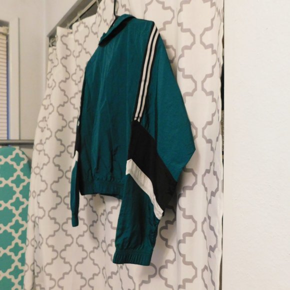 BCBG Green Cropped Pullover Windbreaker - XL (NWT) - Picture 3 of 5